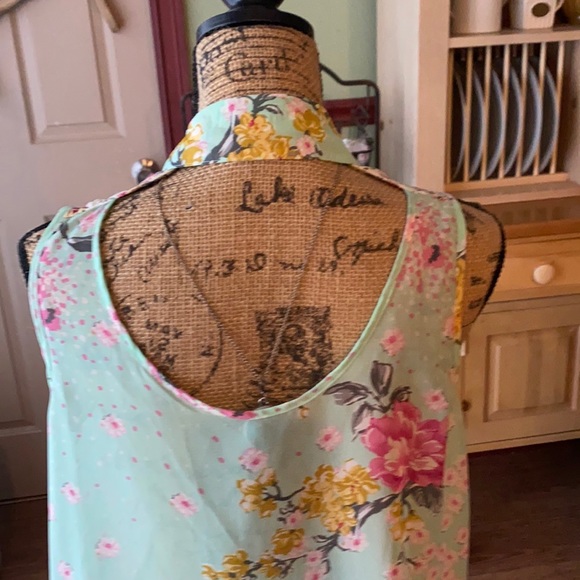 Summer top! - Picture 2 of 2